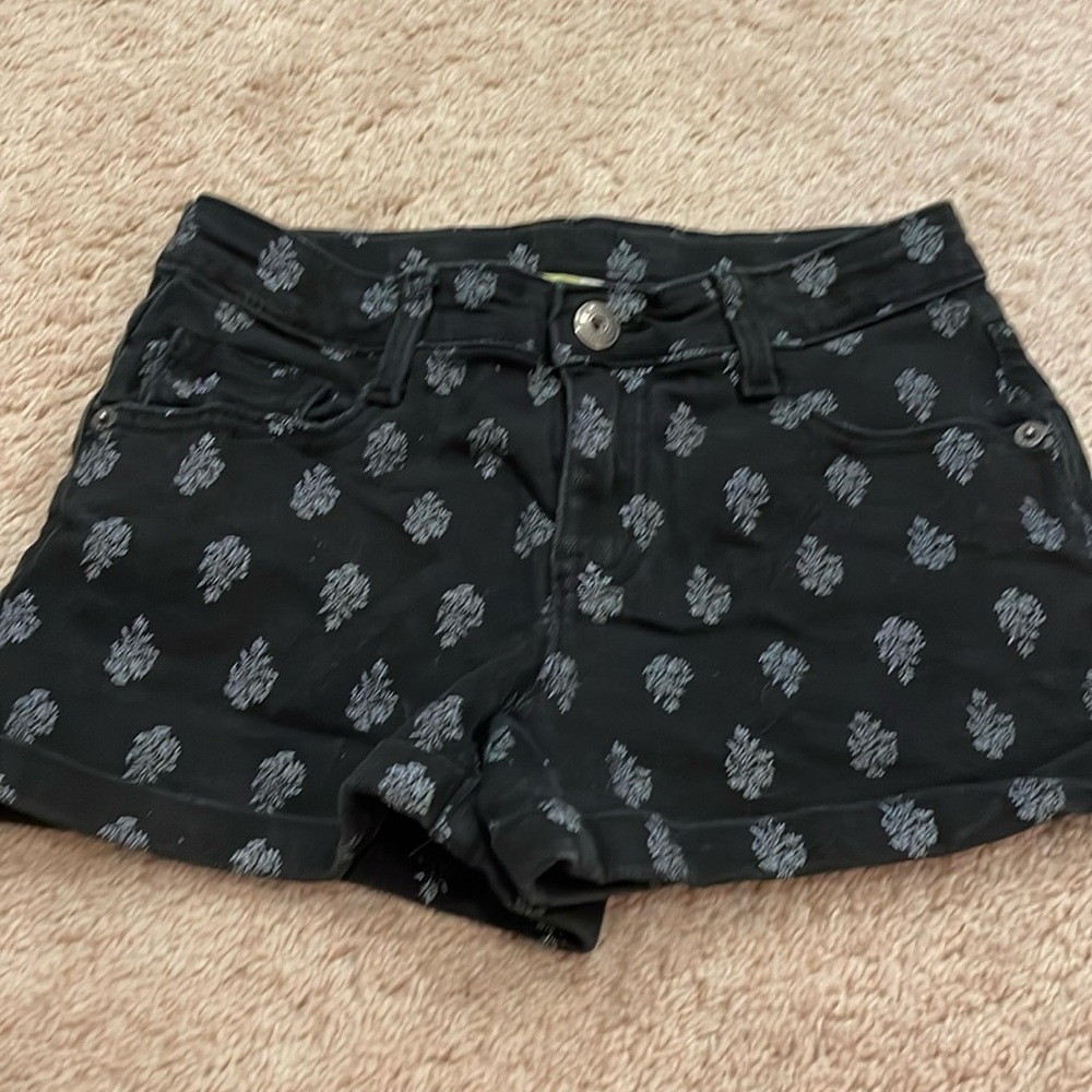 Patterned black jean shorts size 8